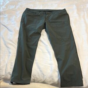 Men's Green ABC Slim Size 38 waist 30” inseam